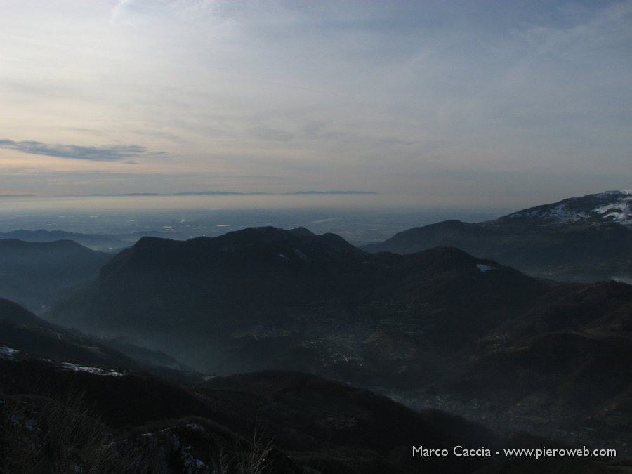 07_Vista verso la pianura e gli appennini.JPG